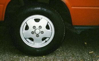 ALLOY_WHEEL.jpg (31991 bytes)